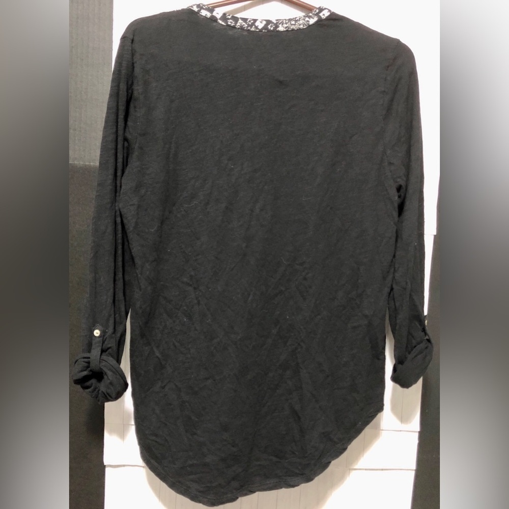 ๐ธ๏ธLucky Brand V-Neckline Cotton button down blouse - Picture 7 of 12